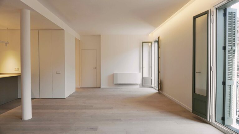 Interior de Vidy, una rehabilitación de Cala Estudi de un edificio plurifamiliar en Rambla Catalunya. Arquitecto en Barcelona.