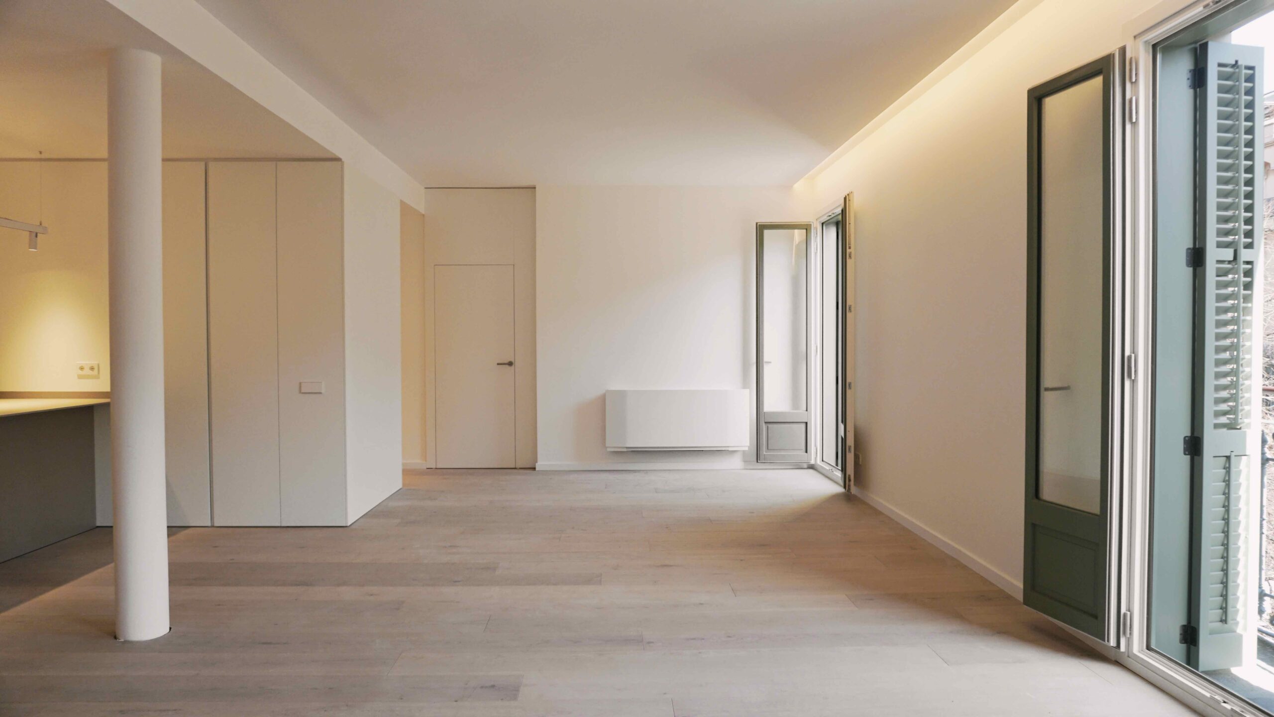 Interior de Vidy, una rehabilitación de Cala Estudi de un edificio plurifamiliar en Rambla Catalunya. Arquitecto en Barcelona.